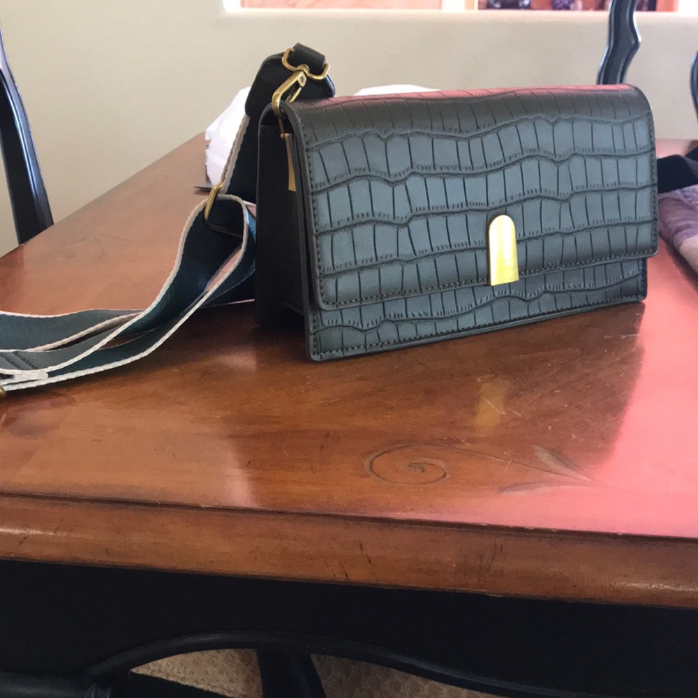 New Shoulder bag by designer Yargici. Forest green faux leather. Quite chic.